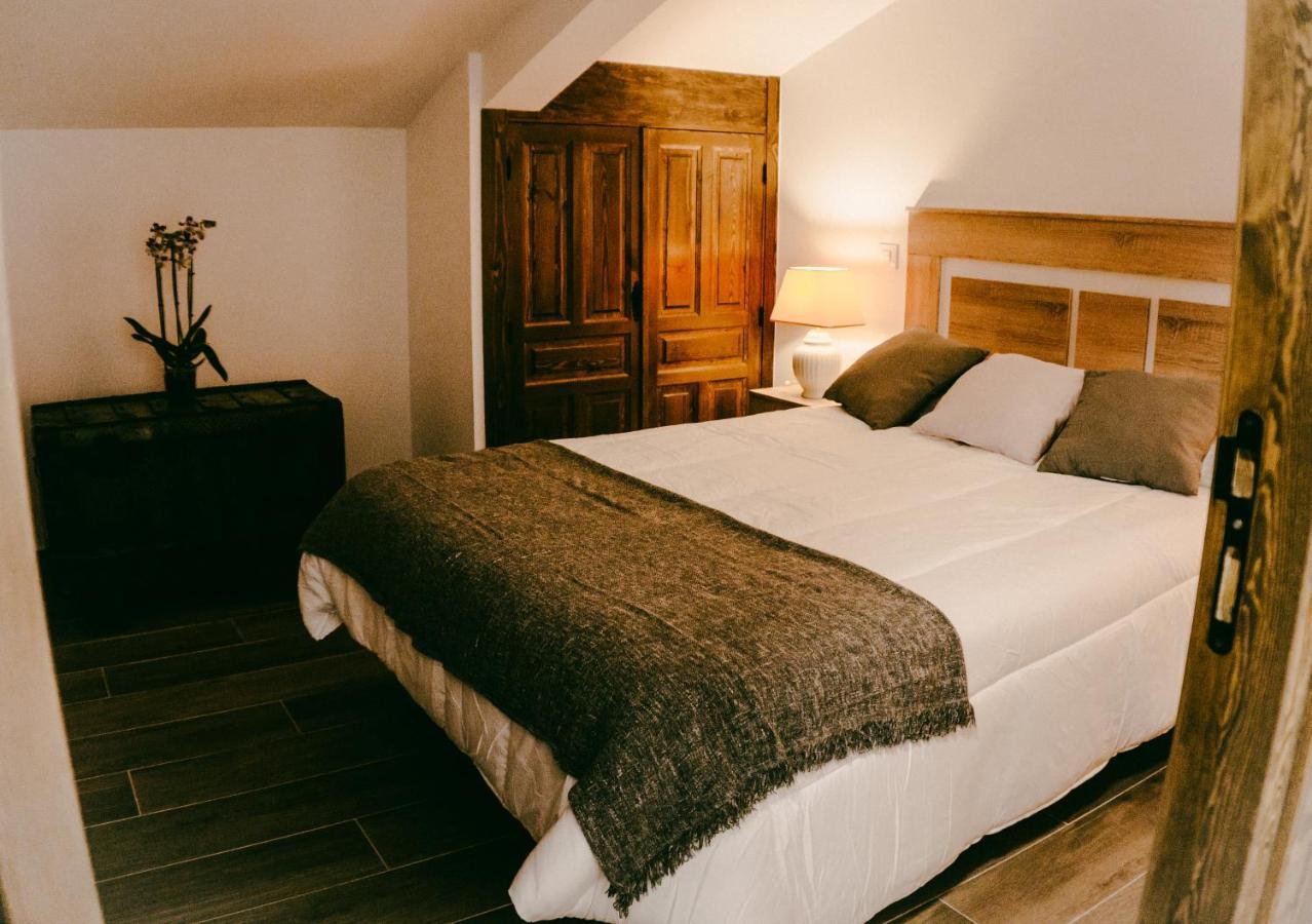Villa El Aprisco, Con Piscina Climatizada En Hueva-Guadalajara Extérieur photo